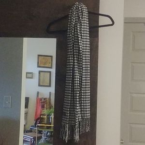 Beautiful cashmere houndstooth scarf